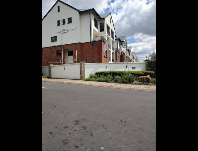 3 BEDROOM APARTMENT FOR SALE IN GREENSTONE CREST